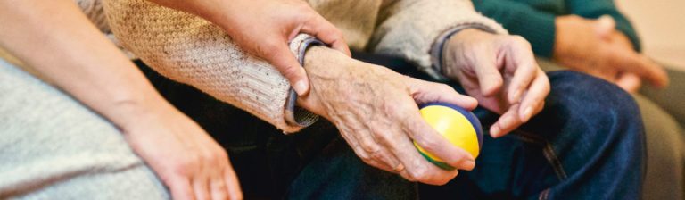 Éviter le risque des chutes chez les personnes âgées